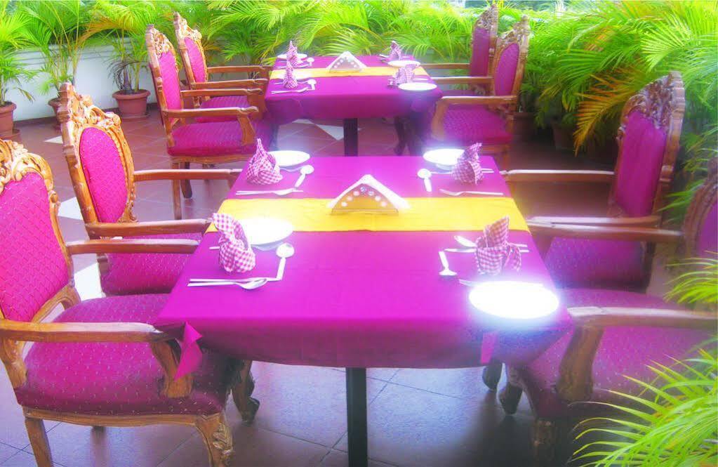 อินทราปุระ ราชธานี Hotel Thiruvananthapuram ภายนอก รูปภาพ