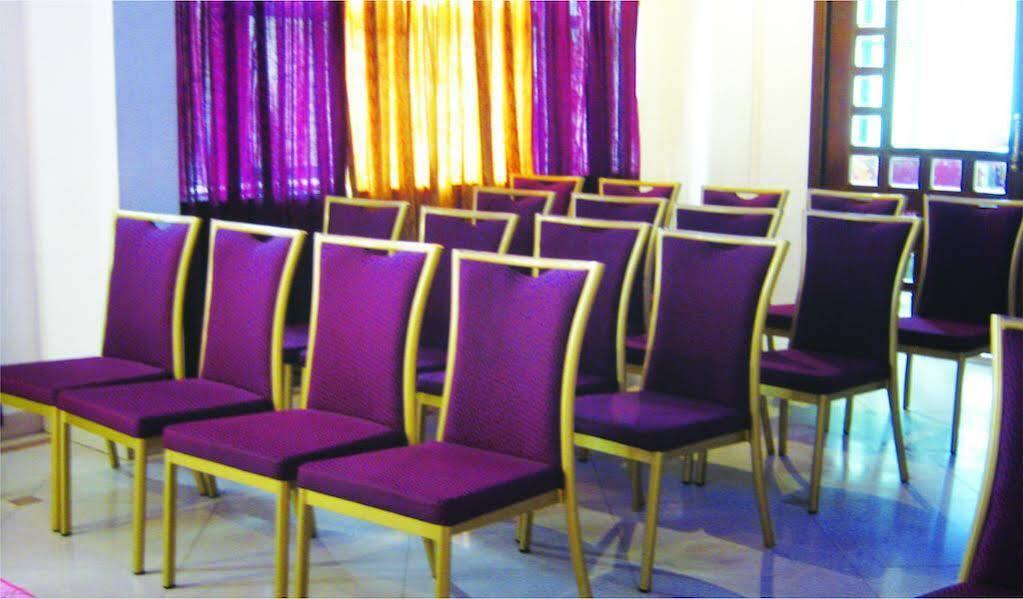 อินทราปุระ ราชธานี Hotel Thiruvananthapuram ภายนอก รูปภาพ
