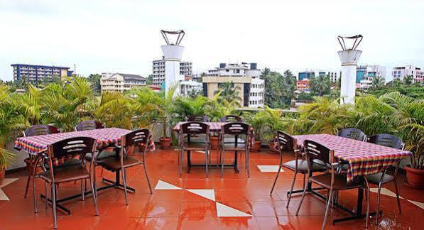 อินทราปุระ ราชธานี Hotel Thiruvananthapuram ภายนอก รูปภาพ